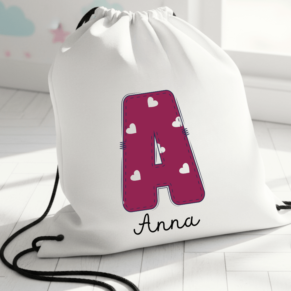 Personalisierter Turnbeutel – Buchstabe mit Herzen – mit Namen