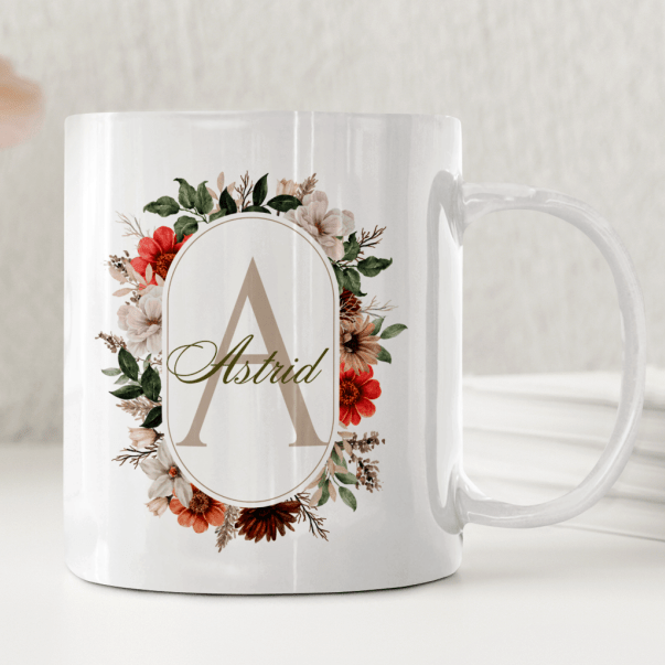 Personlig mugg – Elegant blomsterkrans – mugg med namn