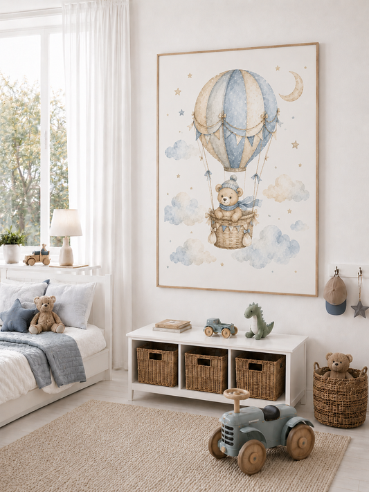 Teddy im Heißluftballon Kinderposter – Aquarell-Kinderbild fürs Jungenzimmer