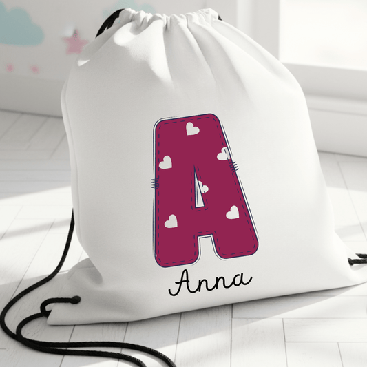 Personalisierter Turnbeutel – Buchstabe mit Herzen – mit Namen