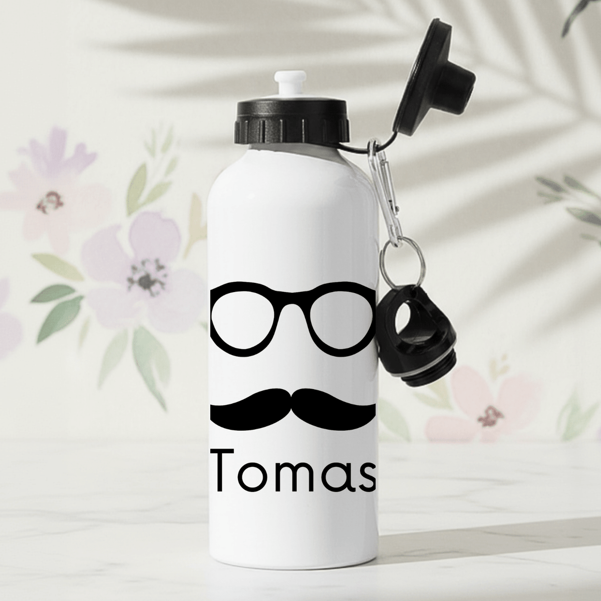 Brille und Schnurrbart – personalisierte Trinkflasche für Männer mit Namen