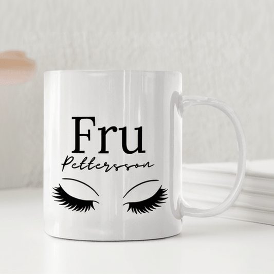Personlig mugg – Fru-mugg med ögonfransar – mugg med namn