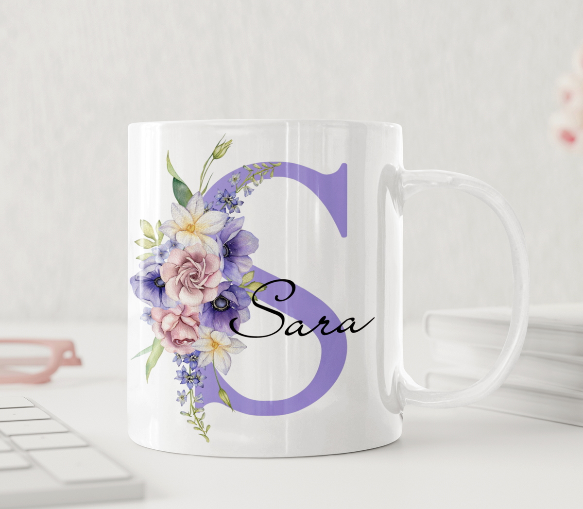 Personalisierte Tasse – Lila Blumen – Tasse mit Namen