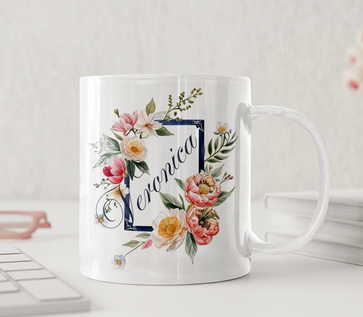 Personalisierte Tasse – Klassische Blumen – Tasse mit Namen