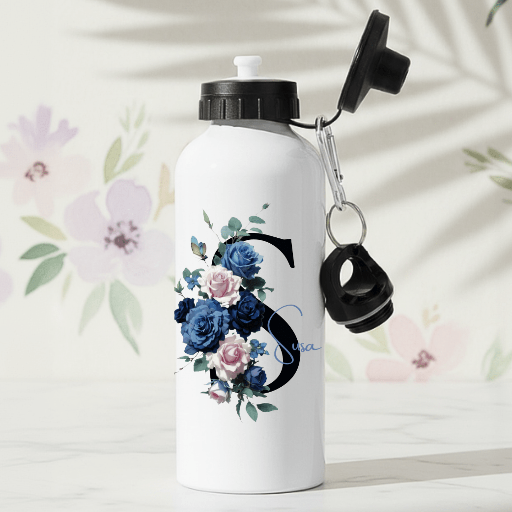 Blaue und rosa Rosen mit Initiale – personalisierte Trinkflasche mit Namen