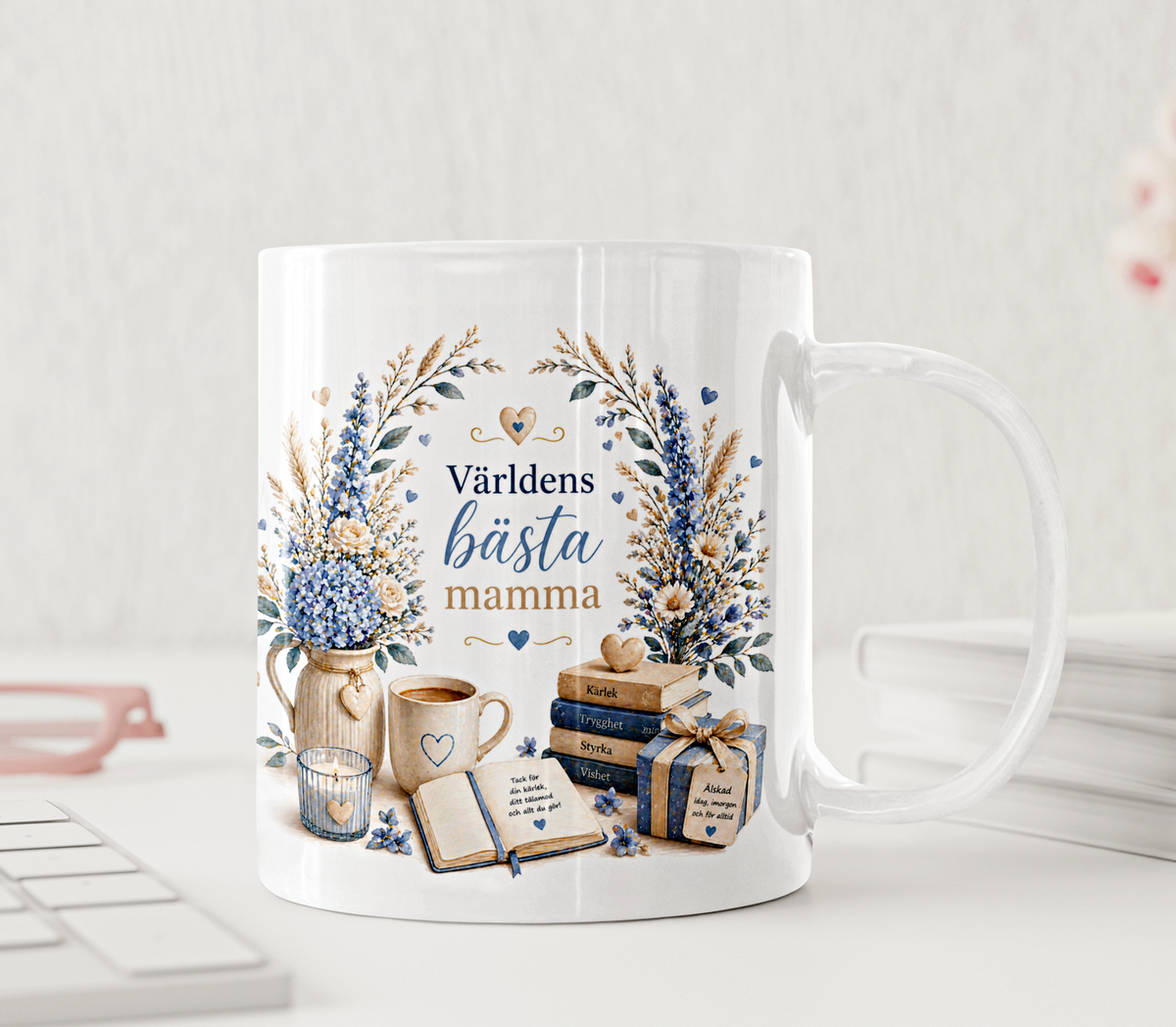 Personalisierte Tasse – Beste Mama der Welt – blaue Blumen, Lavendel