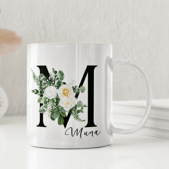 Personalisierte Tasse – Weiße Rosen mit Initiale – Tasse mit Namen