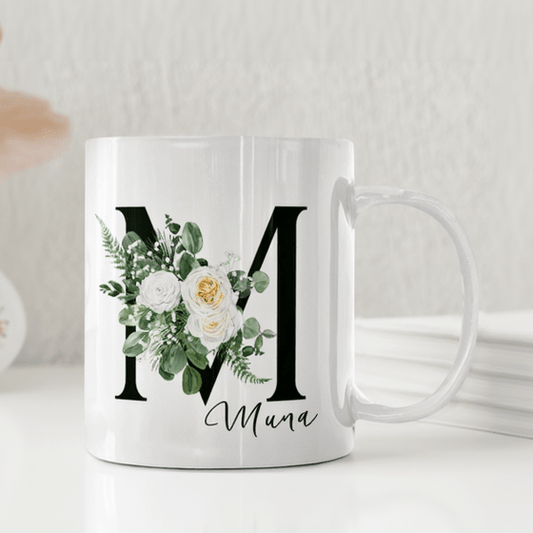 Personlig mugg – Vita rosor med initial – mugg med namn